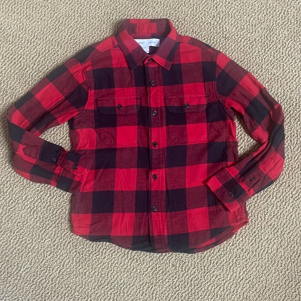 Old Navy built in flex size medium (8) shirt. Great condition!